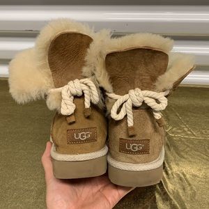 UGG‎ Selene Boots Women’s Size 8 Chestnut Sheepskin Bow Detail Winter